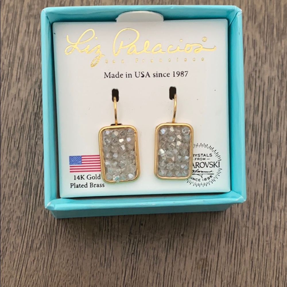Gorgeous gold plated earrings Swarovski crystals!